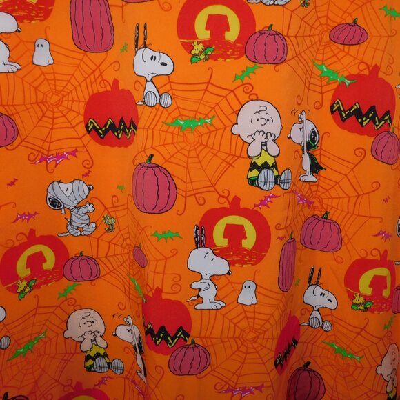Peanuts Charlie Brown Snoopy Woodstock Orange Halloween Women 2XL Scrub Top - Picture 9 of 9